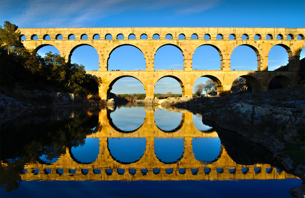 Pont du Gard et reflet