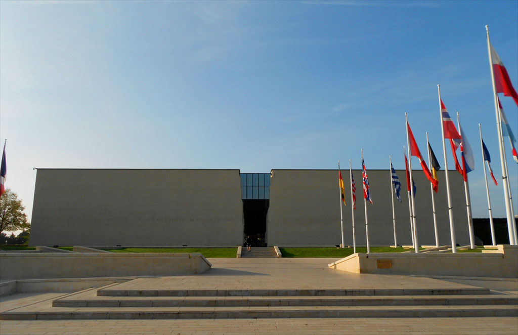 Extérieur du mémorial de Caen